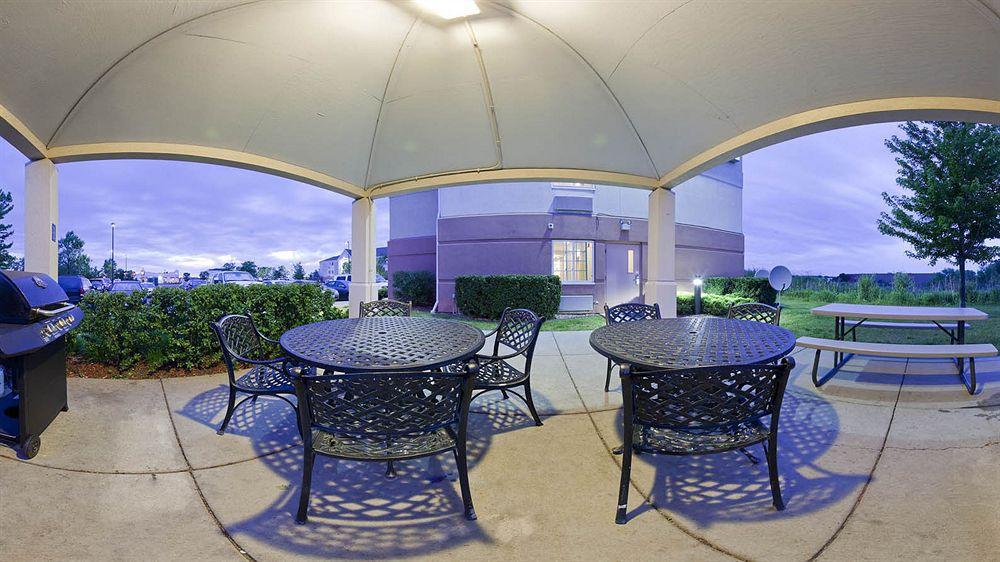 Sonesta Simply Suites Chicago Уокиган Екстериор снимка