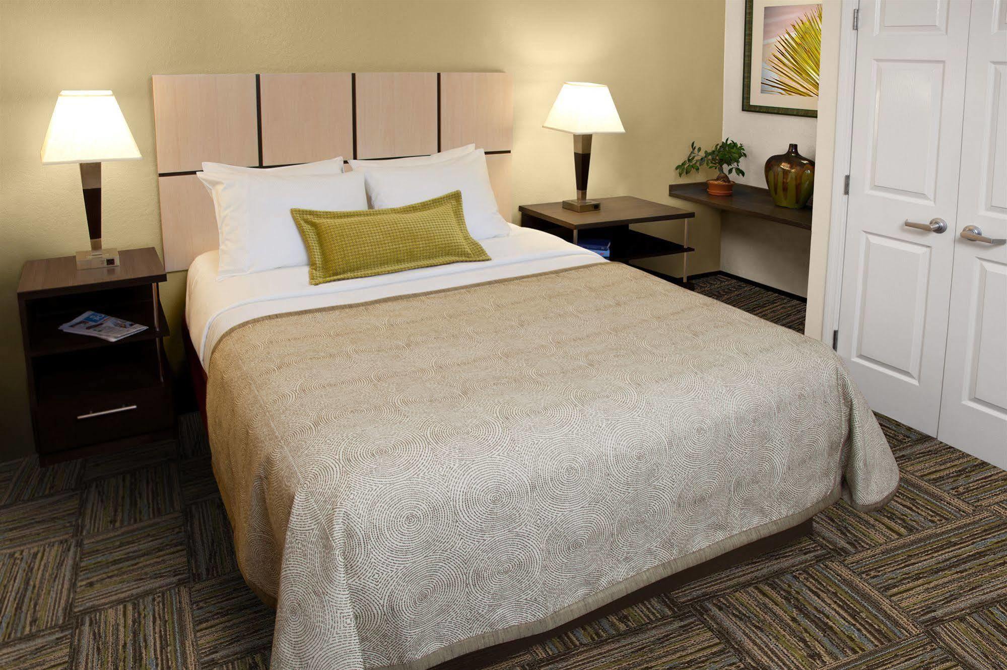 Sonesta Simply Suites Chicago Уокиган Стая снимка